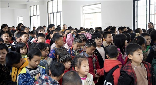 活动现场的学生们