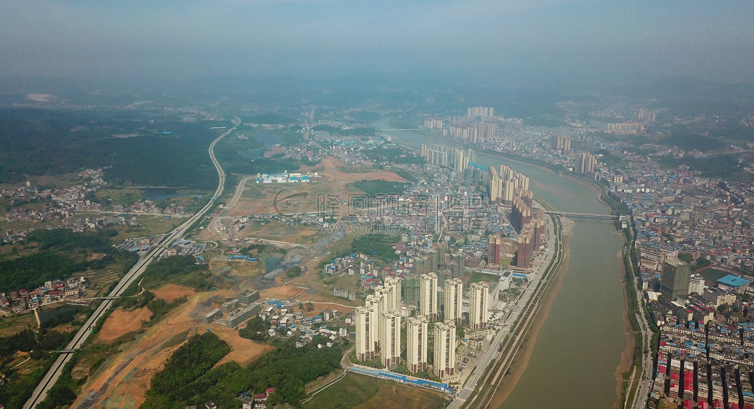 城南区域江语城后面