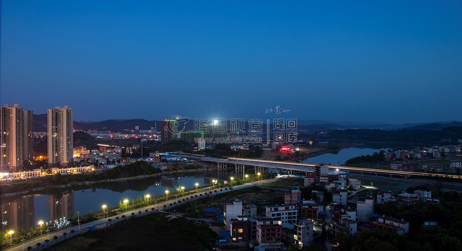紫霞园大桥上的白转黑延时夜景拍摄