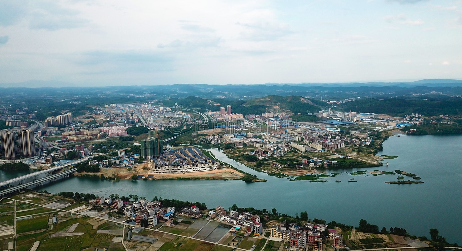 赧水河畔看园区
