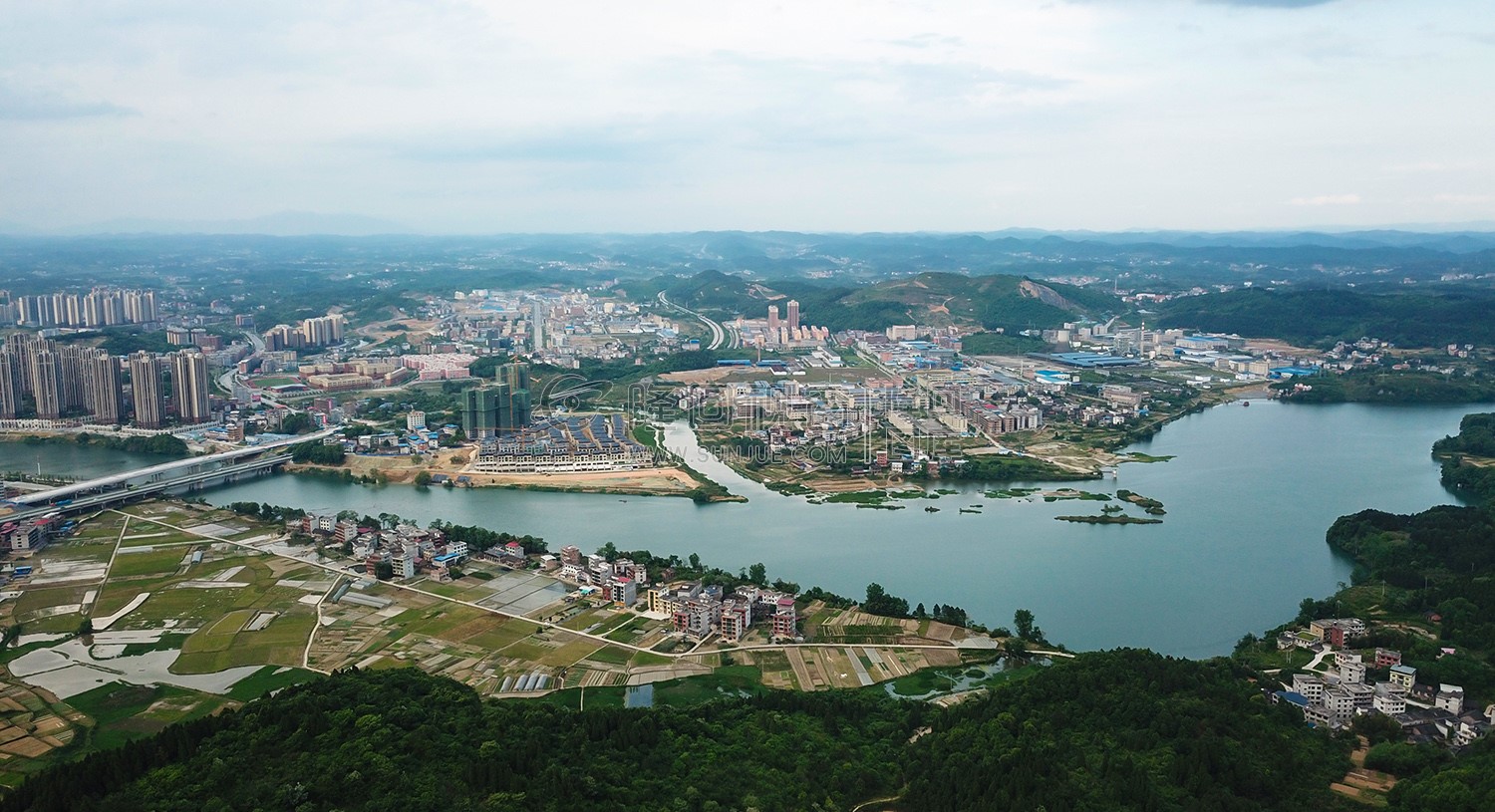 下游阅江府工业园方向