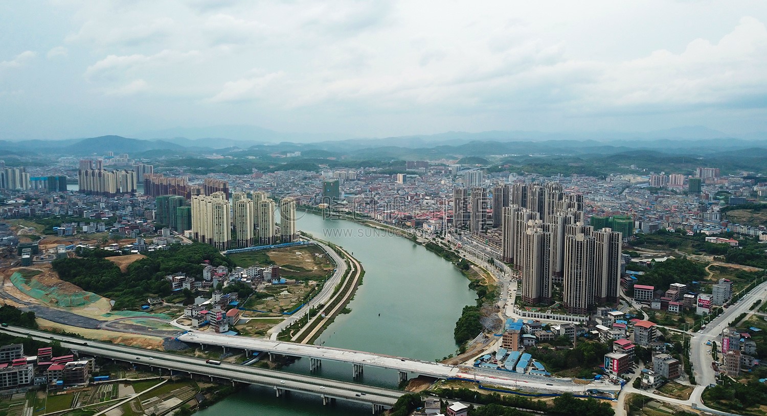 上游城南江语城方向