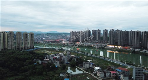 江语城往辰河世家方向