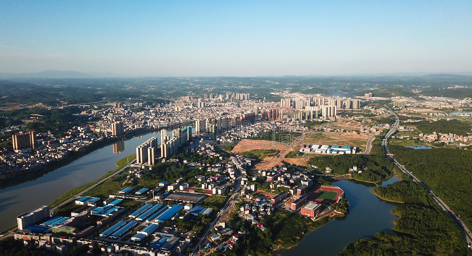 城南工业园园三八水库