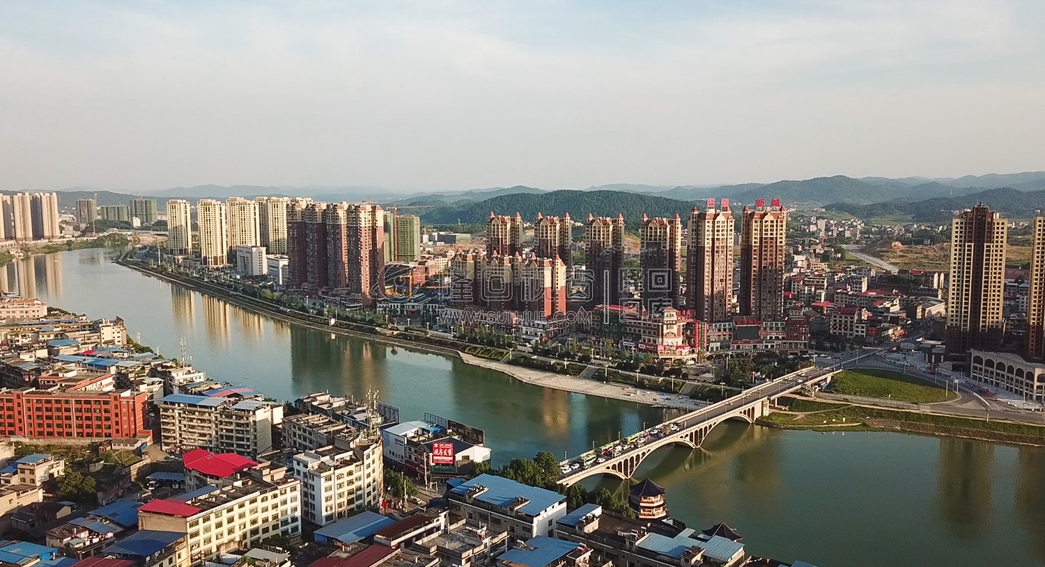 隆回大桥两岸风光