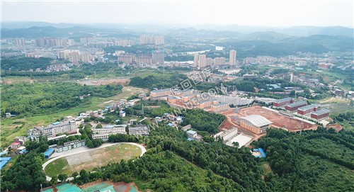 学校方向看县城