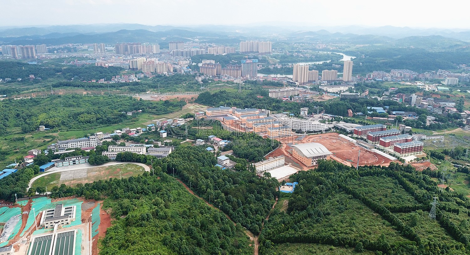 学校方向看县城