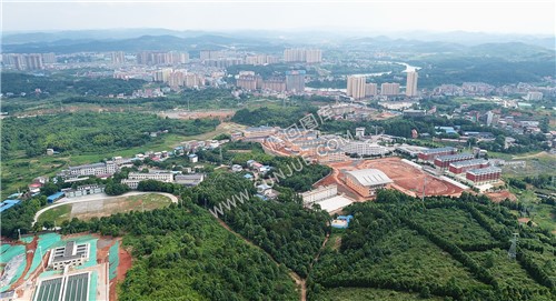 学校方向看县城