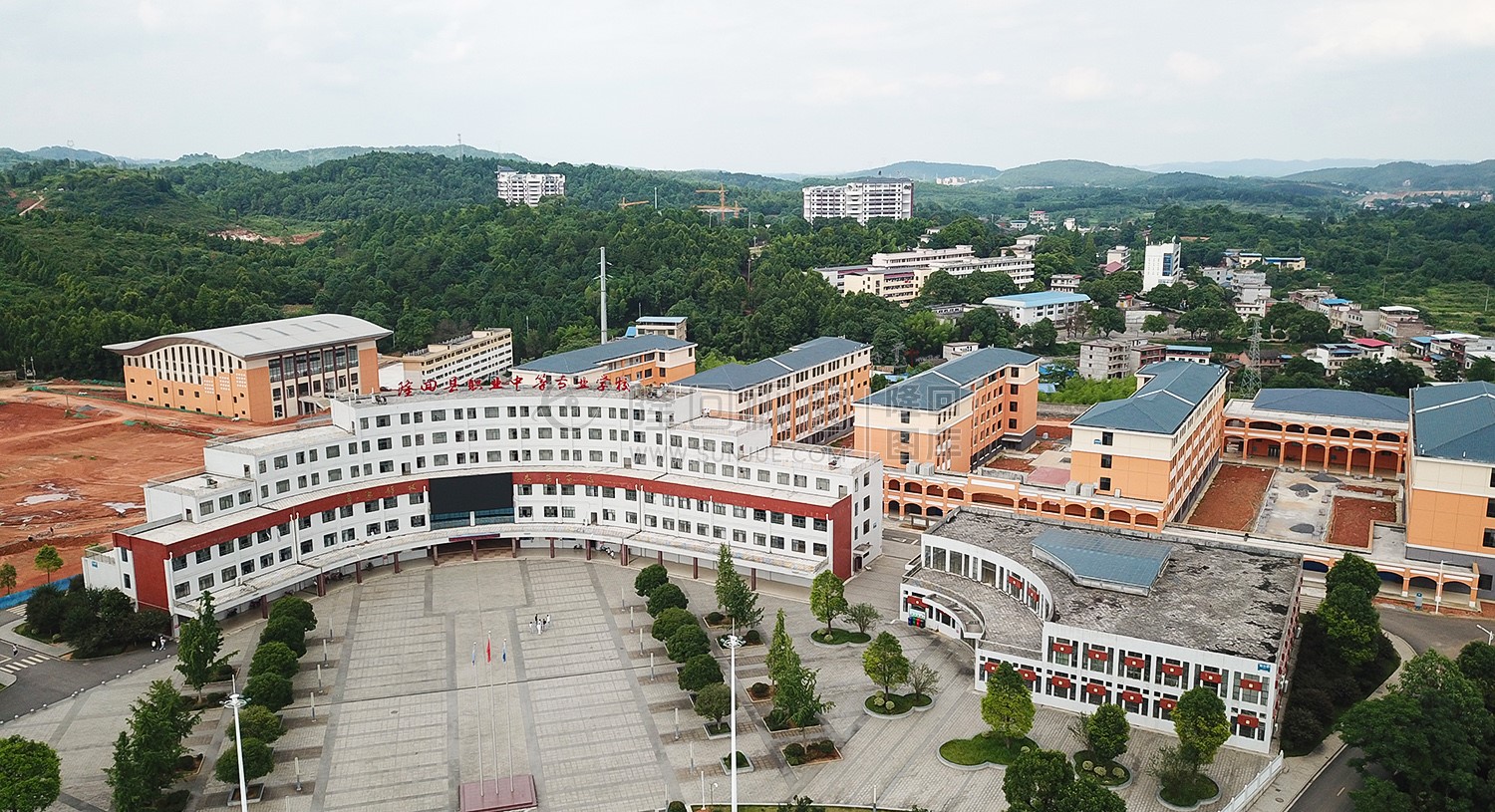 隆回职中新老校区