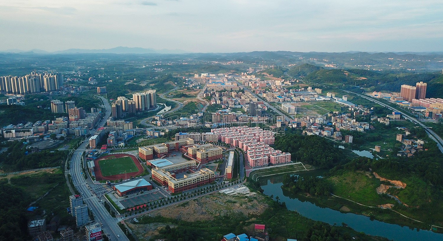 航拍隆回思源学校