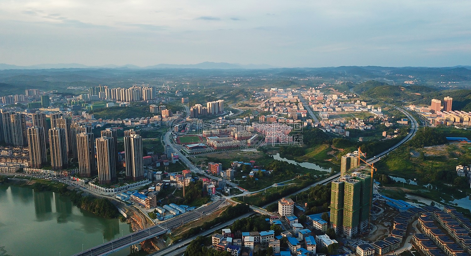 阅江府方向看学校