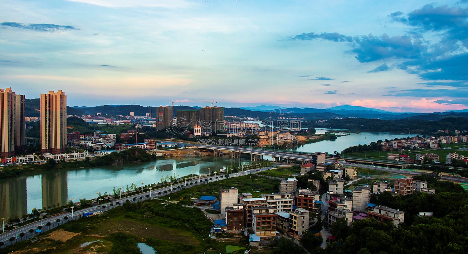 夜幕下的隆回三桥
