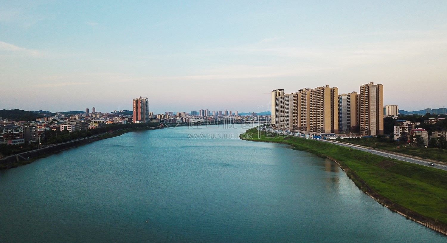 隆回县城赧水河岸风光
