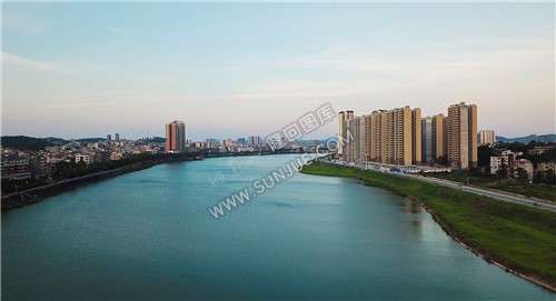 隆回县城赧水河岸风光