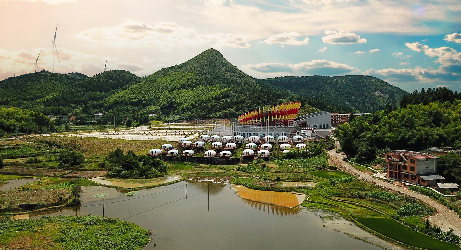 隆回花瑶帽，游客街道中心