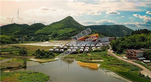 隆回花瑶帽，游客街道中心