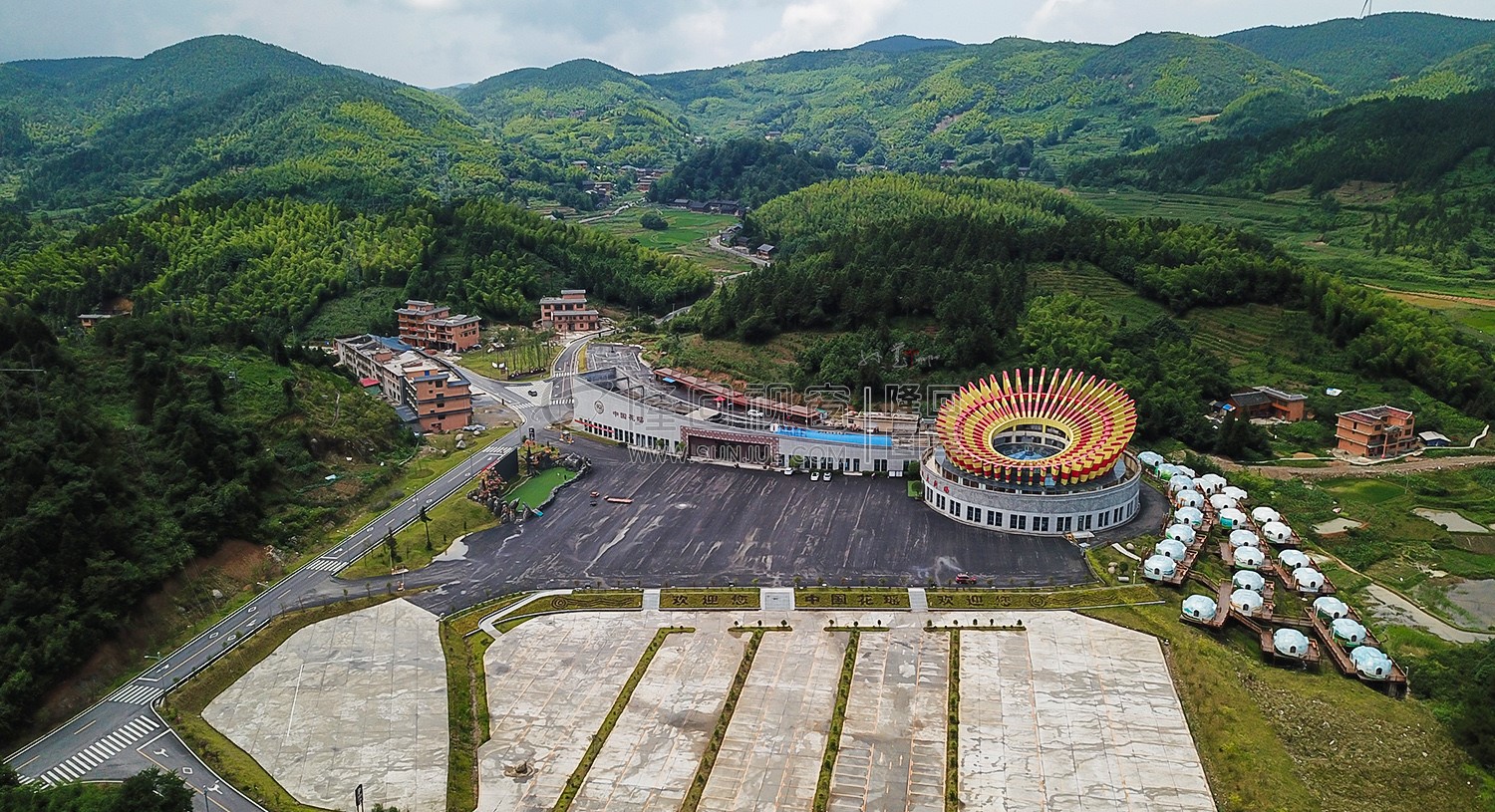 航拍花瑶旅游接待中心 崇木凼