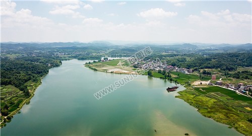 赧水河畔的村庄