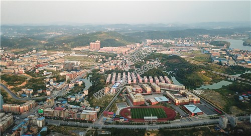 隆回思源学校，扶贫搬迁小区