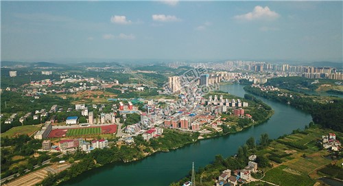 赧水河畔上的二中