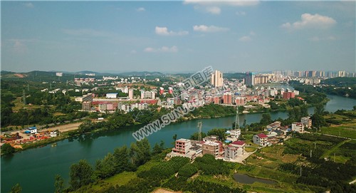 赧水河畔旁的二中