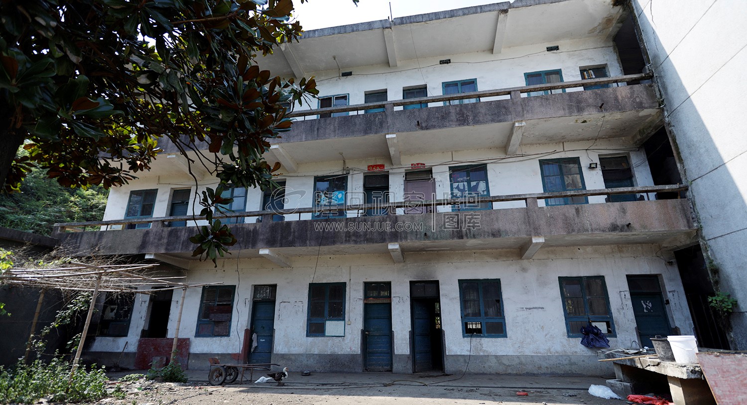 这栋楼应该是以前的行政办公楼了吧