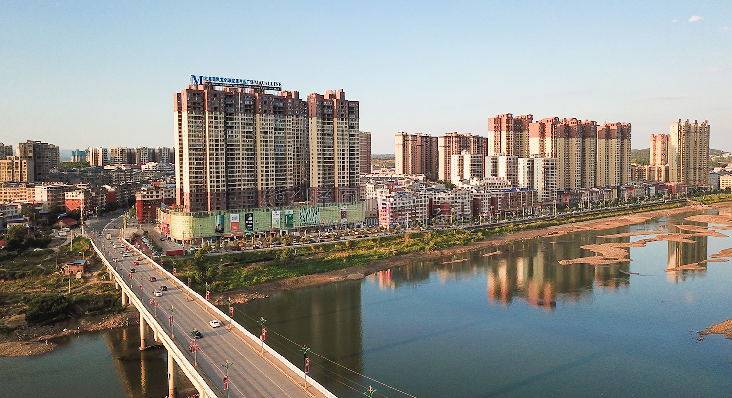 红星美凯龙桥头