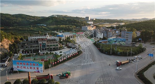 隆回高速收费站路口