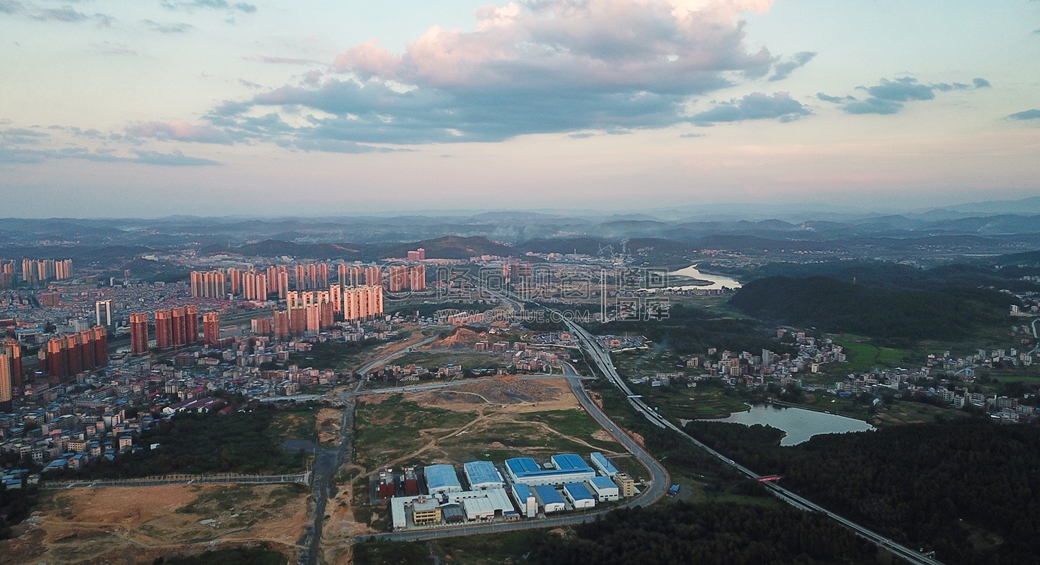 紫阳巴黎新城后