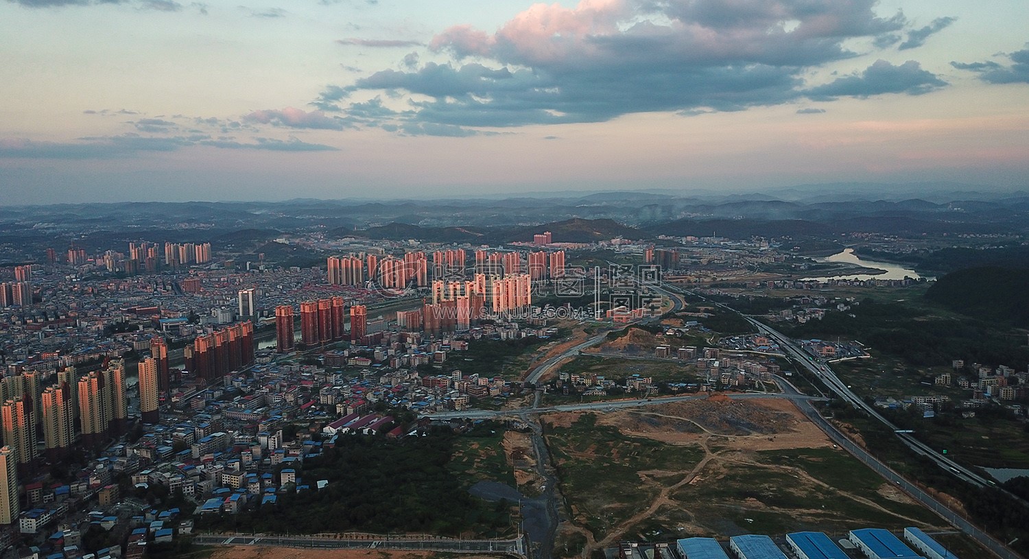 紫阳巴黎新城后