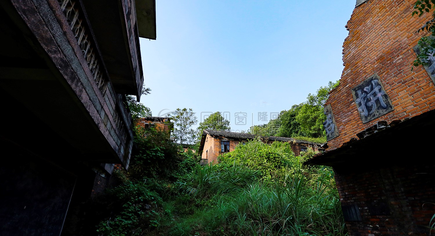 这应该是以前上去的主路胡同