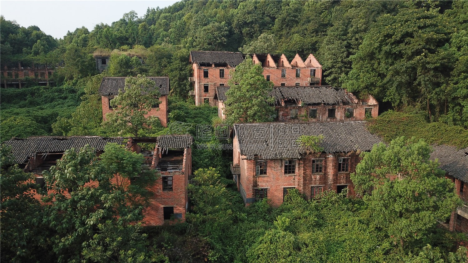 高空航拍煤矿生活区