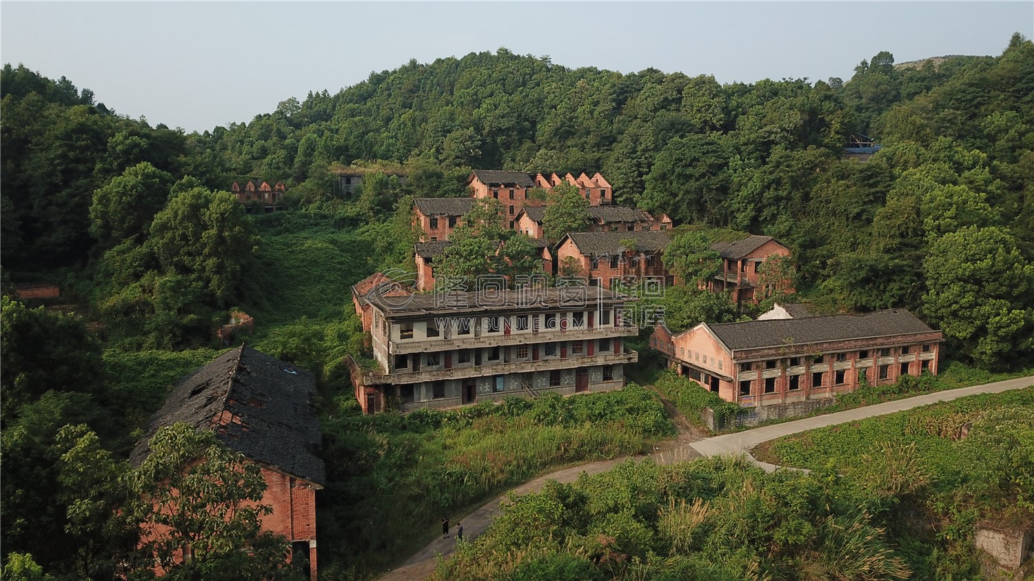 高空航拍煤矿生活区