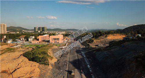 国道线也在路面施工