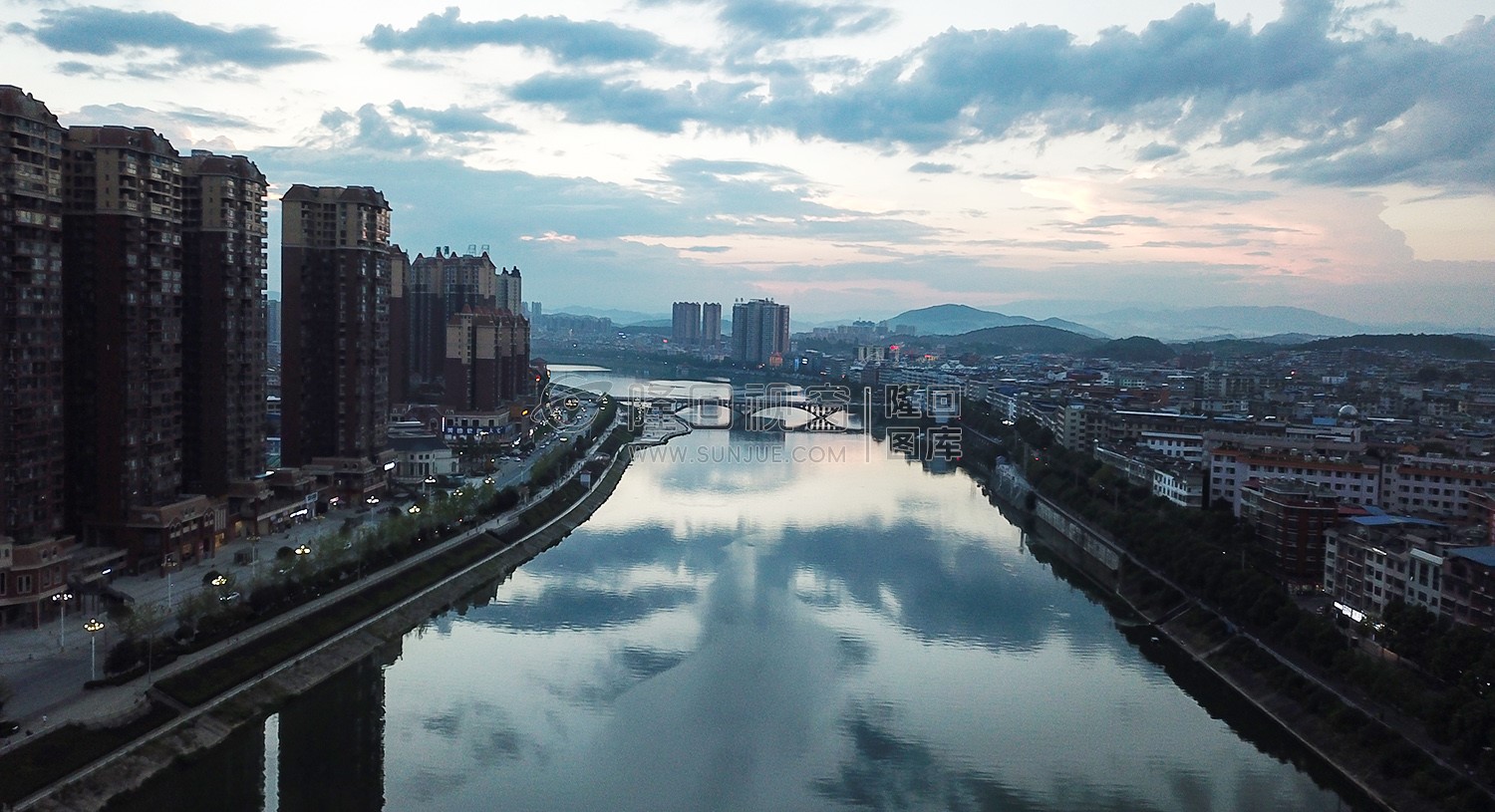 巴黎新城隆回大桥方向