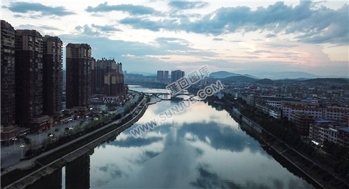 巴黎新城隆回大桥方向