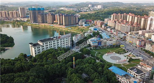 赧水河畔的公园