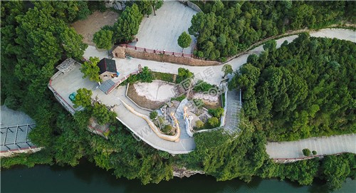 高空俯瞰公园双龙雕像