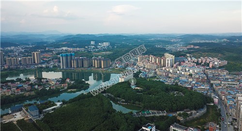 赧水河畔的公园