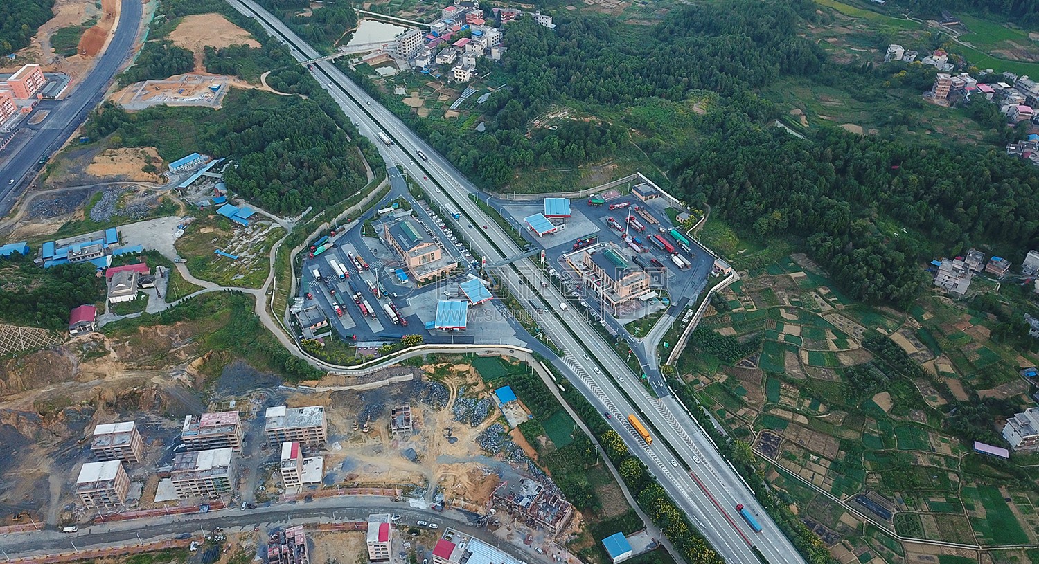 航拍沪昆高速隆回服务区