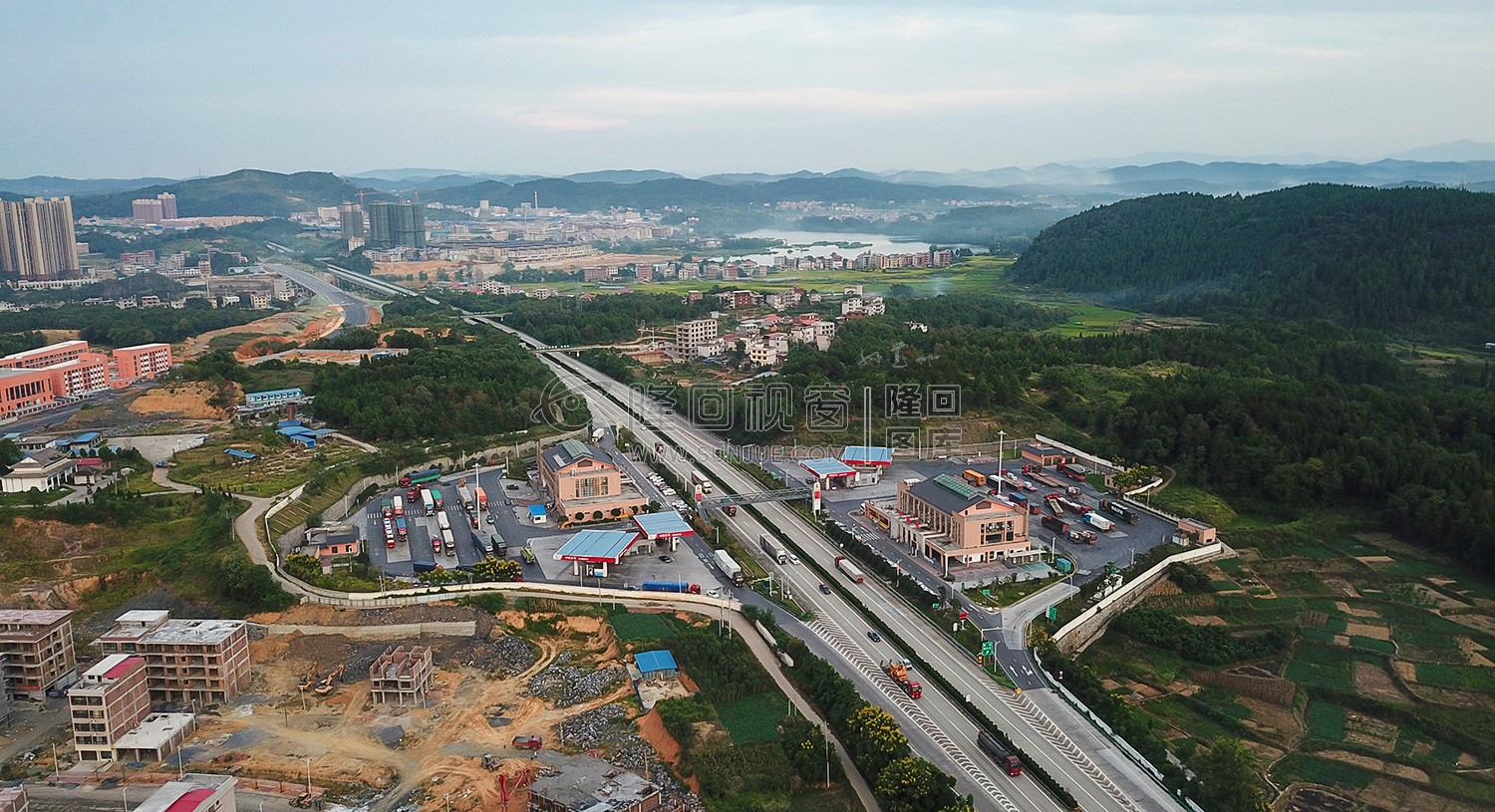 航拍沪昆高速隆回服务区