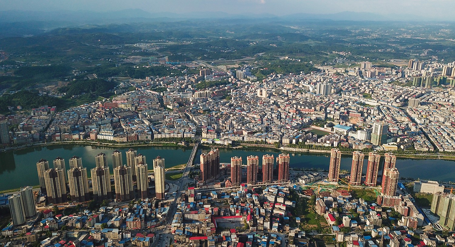 隆回县城城南往城北方向