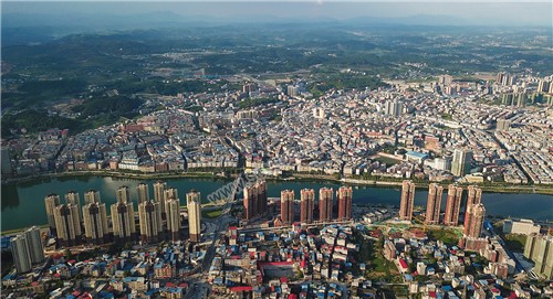 隆回县城城南往城北方向