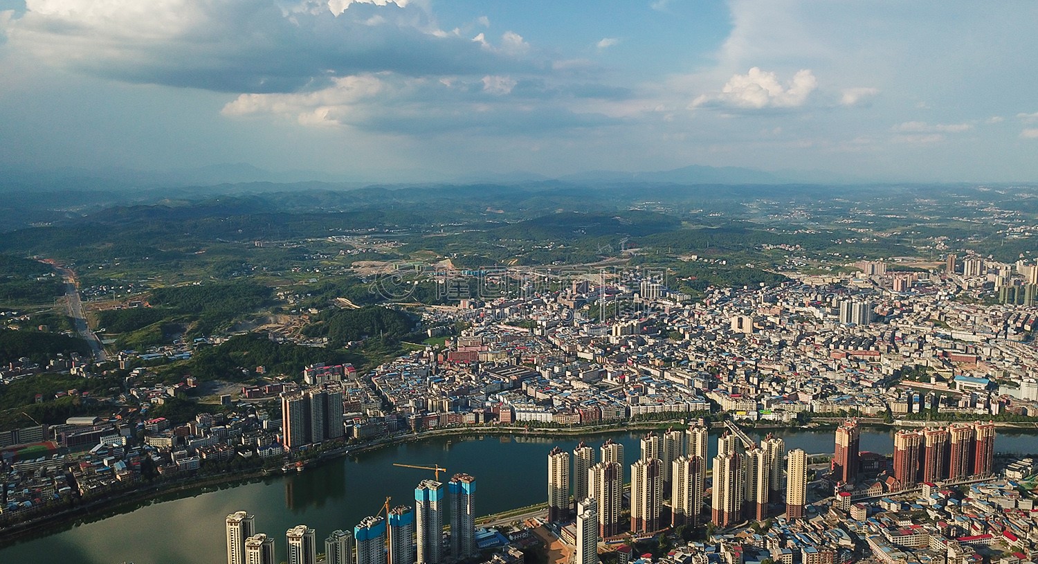 滨江国际往县城方向