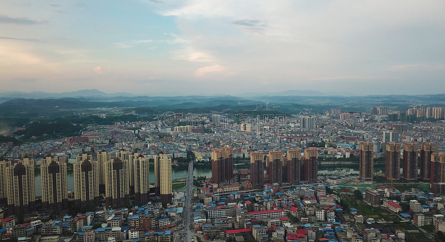 隆回大桥方向看县城