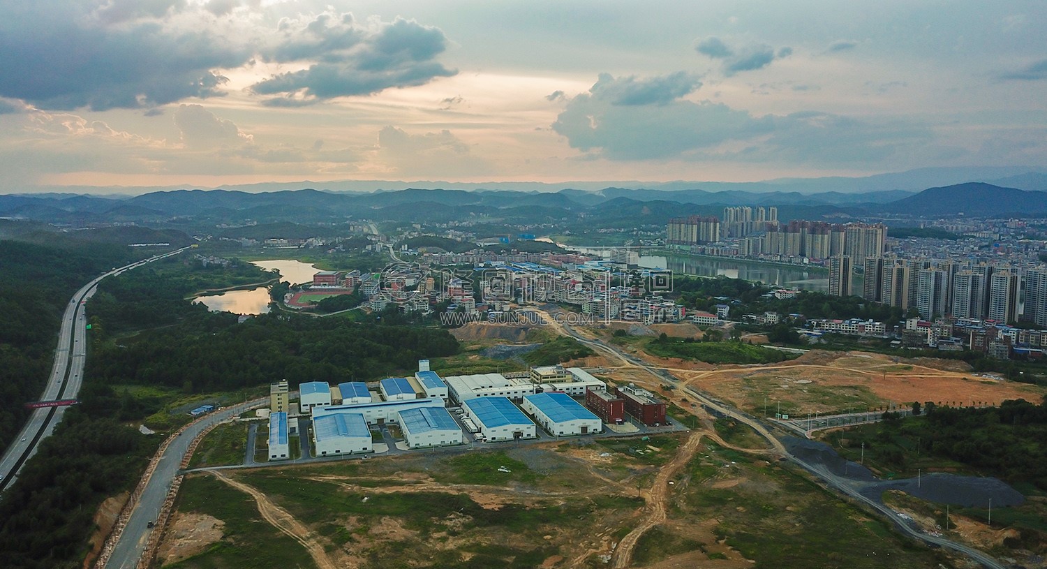 天福城南工业园方向