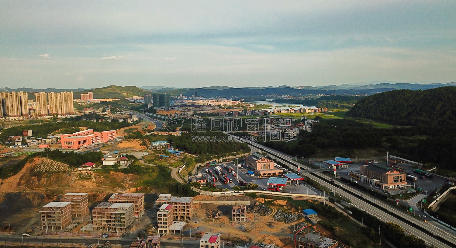 隆回高速服务区