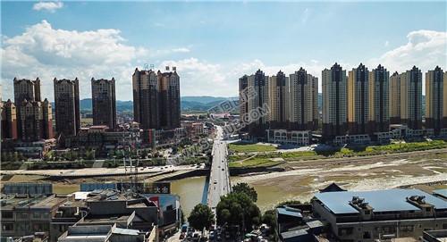 隆回大桥，河床卵石露出来