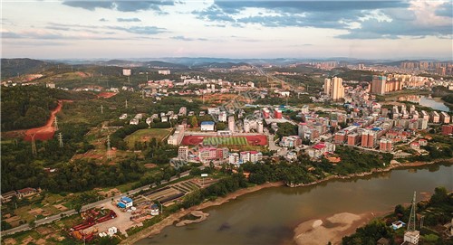 赧水河畔的二中