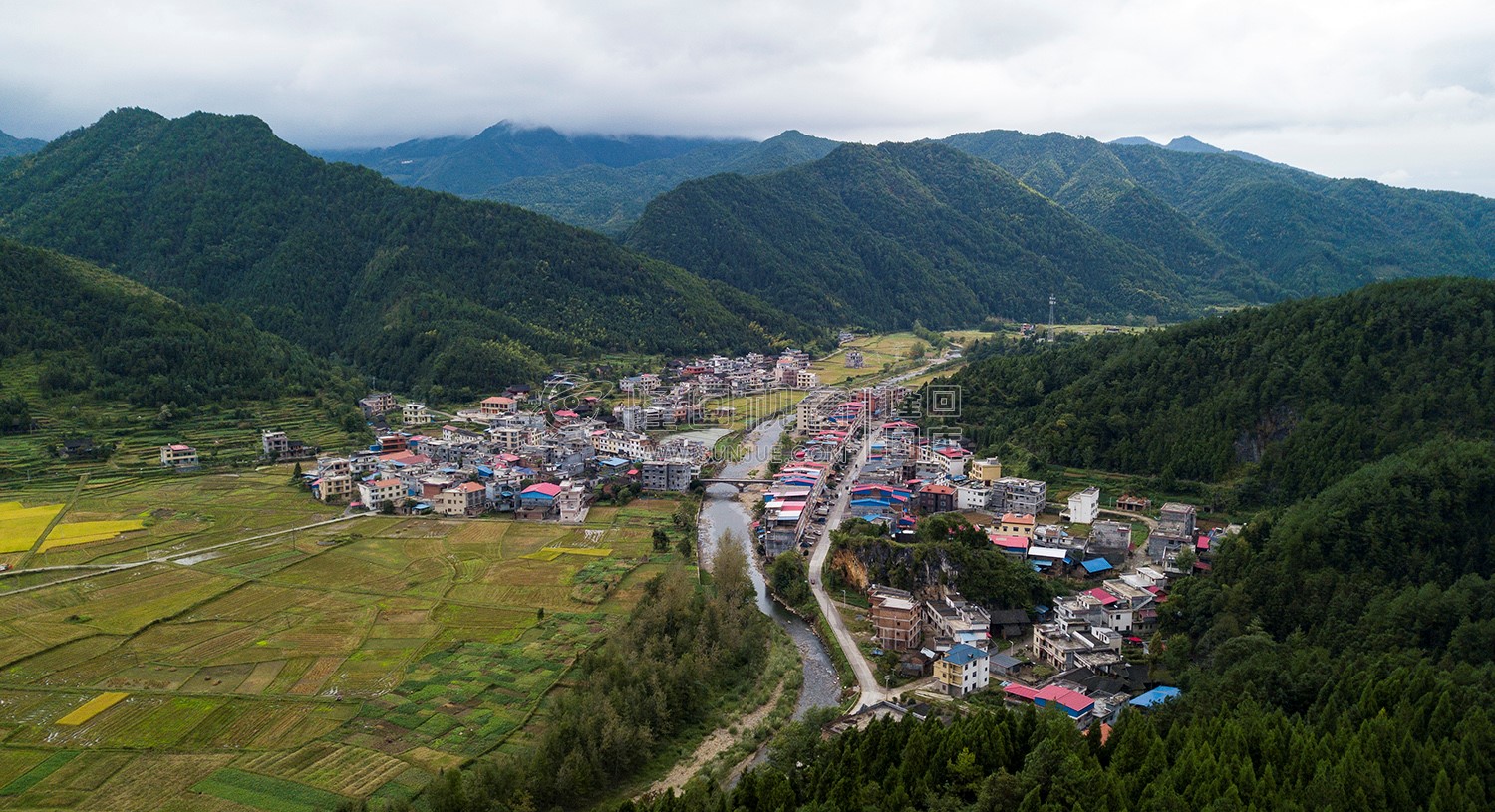 航拍苏河村村落